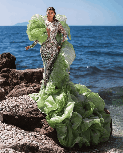 Robe Calypso vert clair avec cape à volants