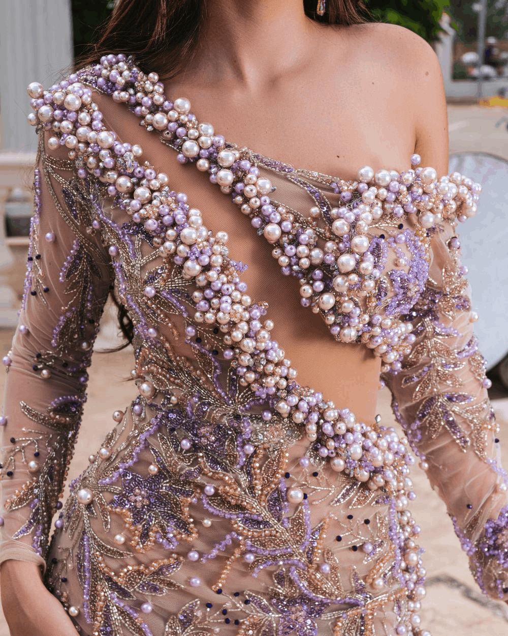 Robe Nadine violette avec perles et découpes