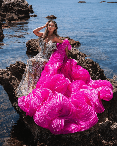 Robe argentée Seraphína avec cape en organdi rose